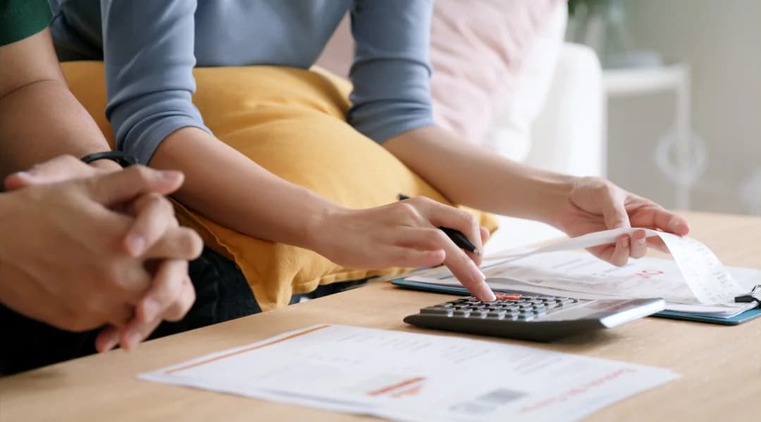 Image illustrating steps to secure a mortgage with bad credit, featuring options for no credit check loans.